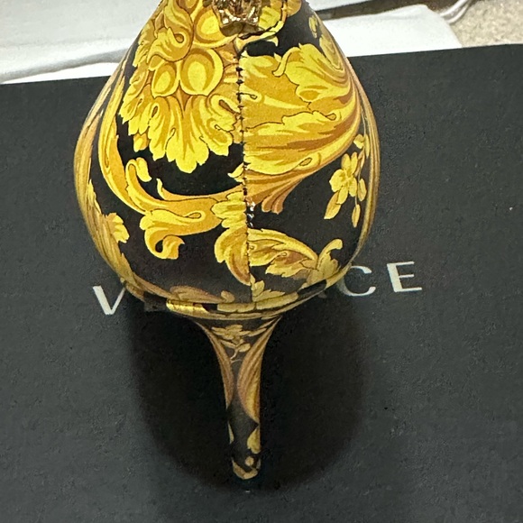 Versace Barocco heels - Picture 6 of 11